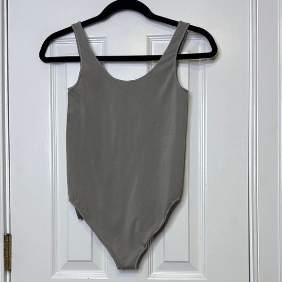 SKIMS Gray Seamless Sleeveless Fitted Bodysuit - Picture 3 of 5